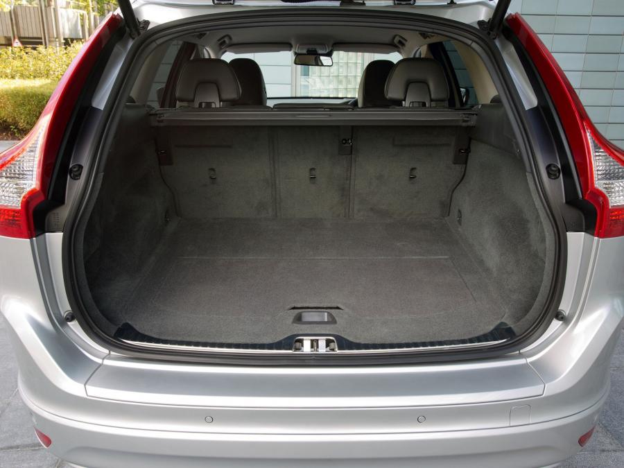 Volvo XC60 2013 года  (UK) (фото 10 из 13)